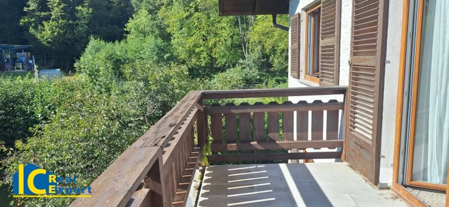 Extratiefer südseitiger Balkon