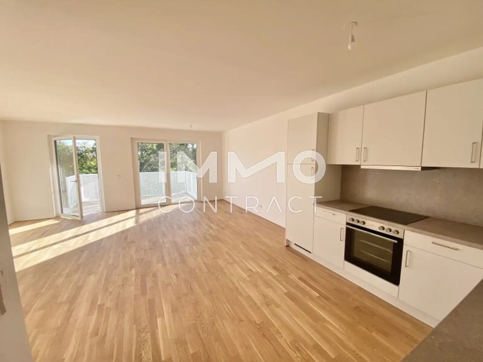 Wohnesszimmer mit Balkon