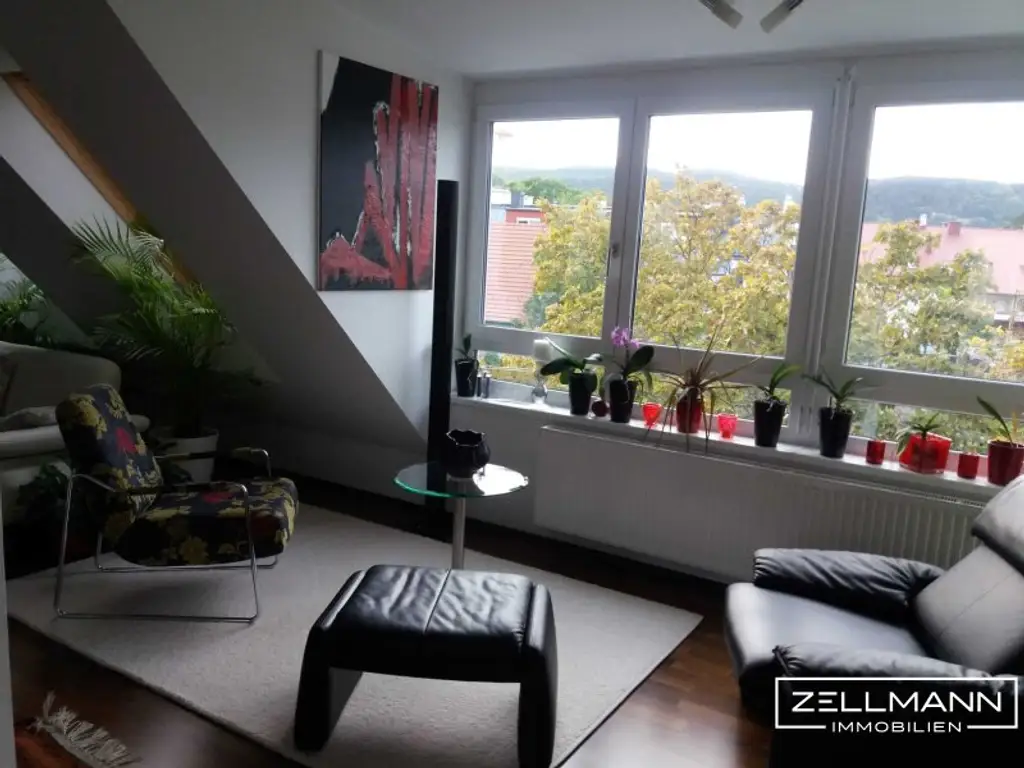 „Ein Ort zum Aufatmen – Lichtdurchflutete Dachterrassen-Maisonette mit Stil“ | ZELLMANN IMMOBILIEN