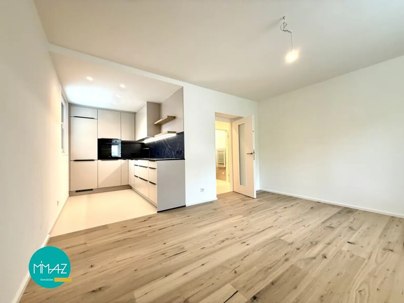 Wohnzimmer mit Küche