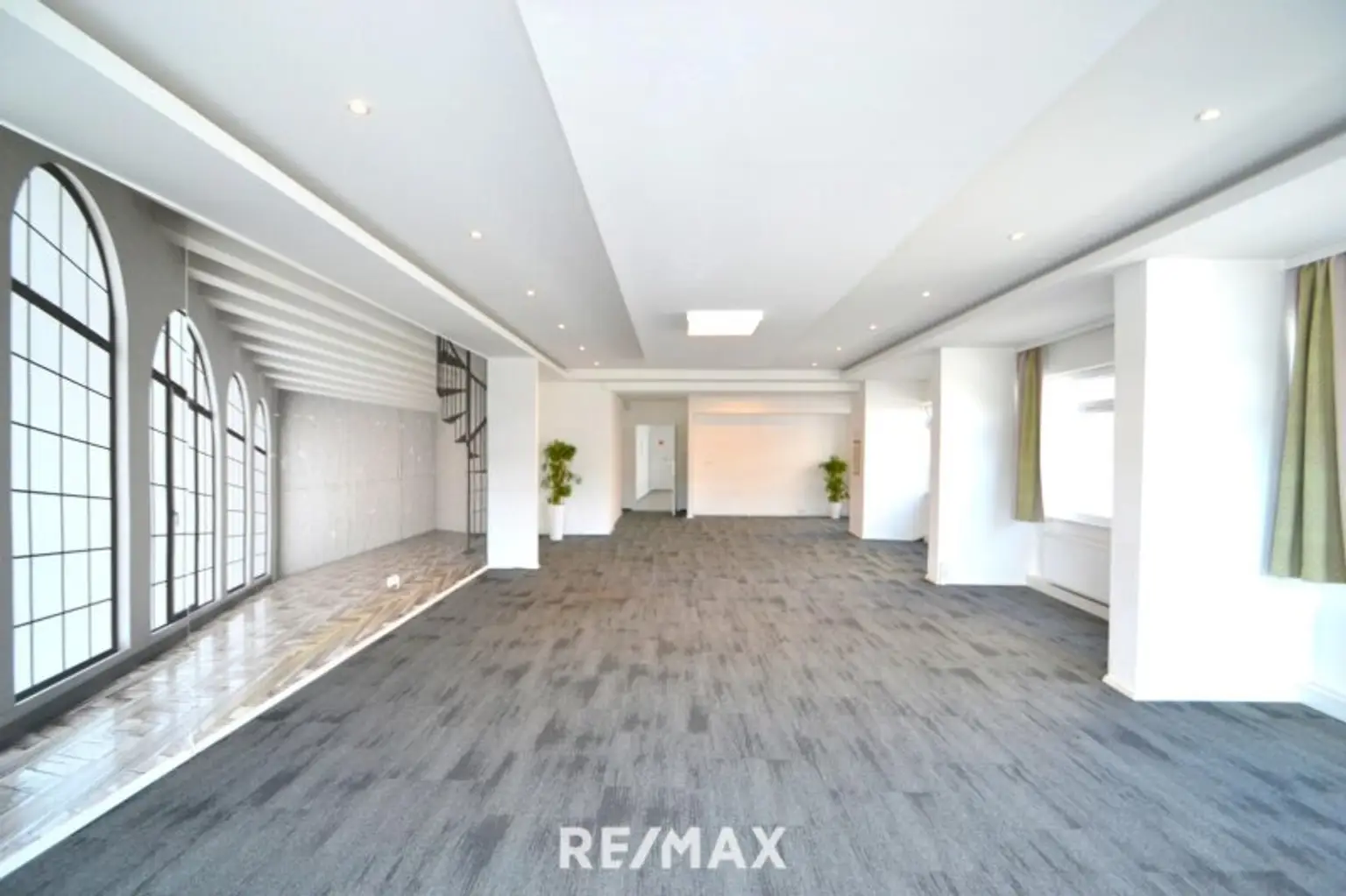 Großraum mit Fototapete