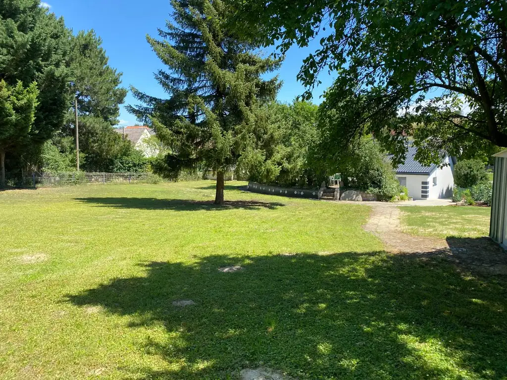 Hübsches Landhaus mit wunderbarem Garten zu vermieten!