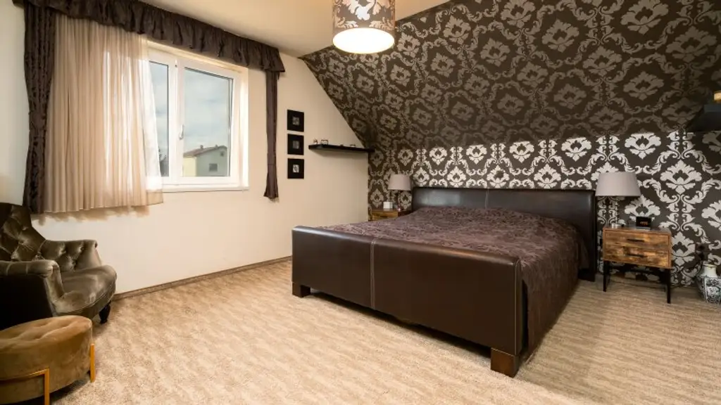 ! "take your bags and move in" ! 4,5 Zimmer, Terrasse, Garage & Pool! Grünruhelage!