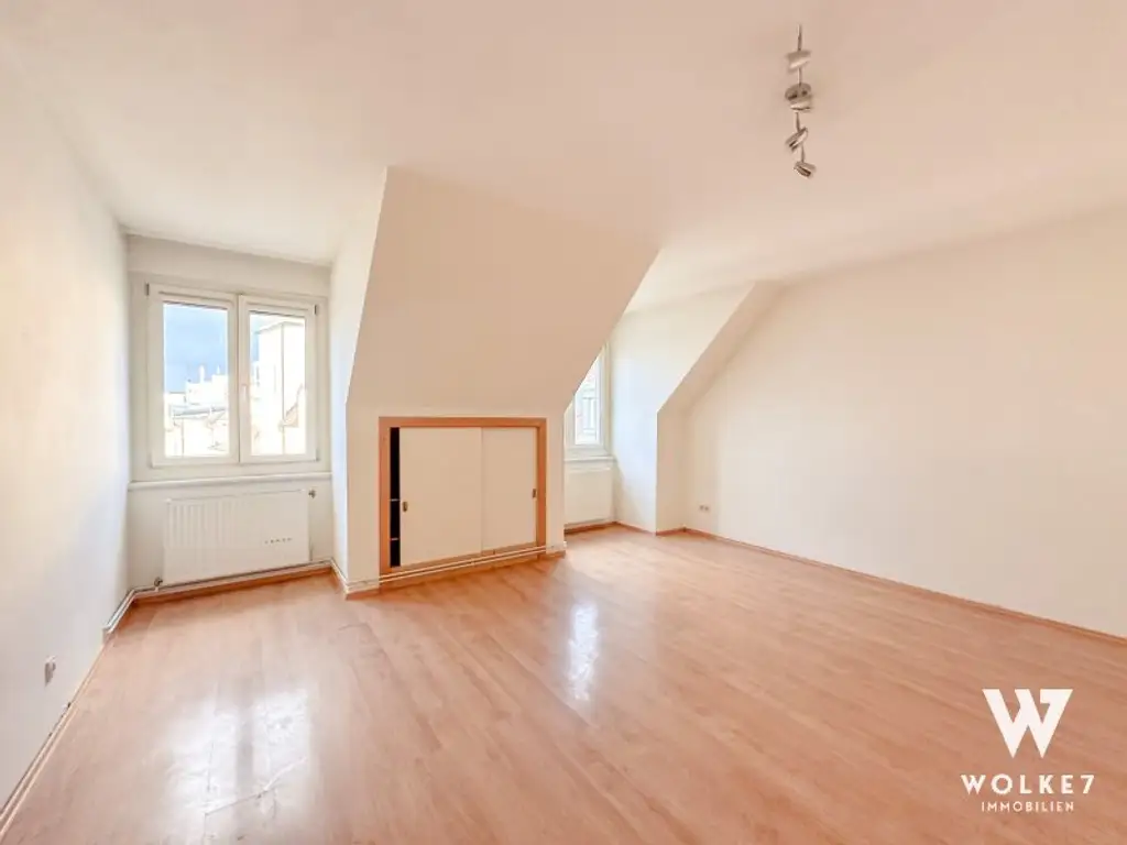 Sonnige Dachgeschosswohnung am Keplerplatz – Top Lage U1