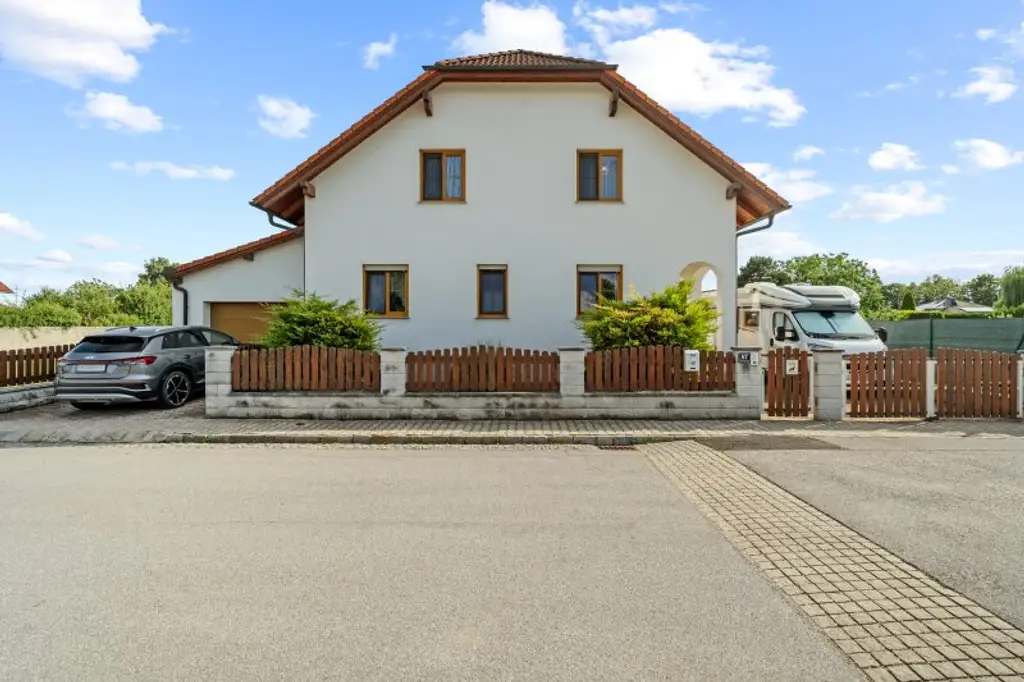 Exklusives Einfamilienhaus vor den Toren Wiens in nicht einsehbarer Grünruhelage / +++ RE/MAX Trend +++