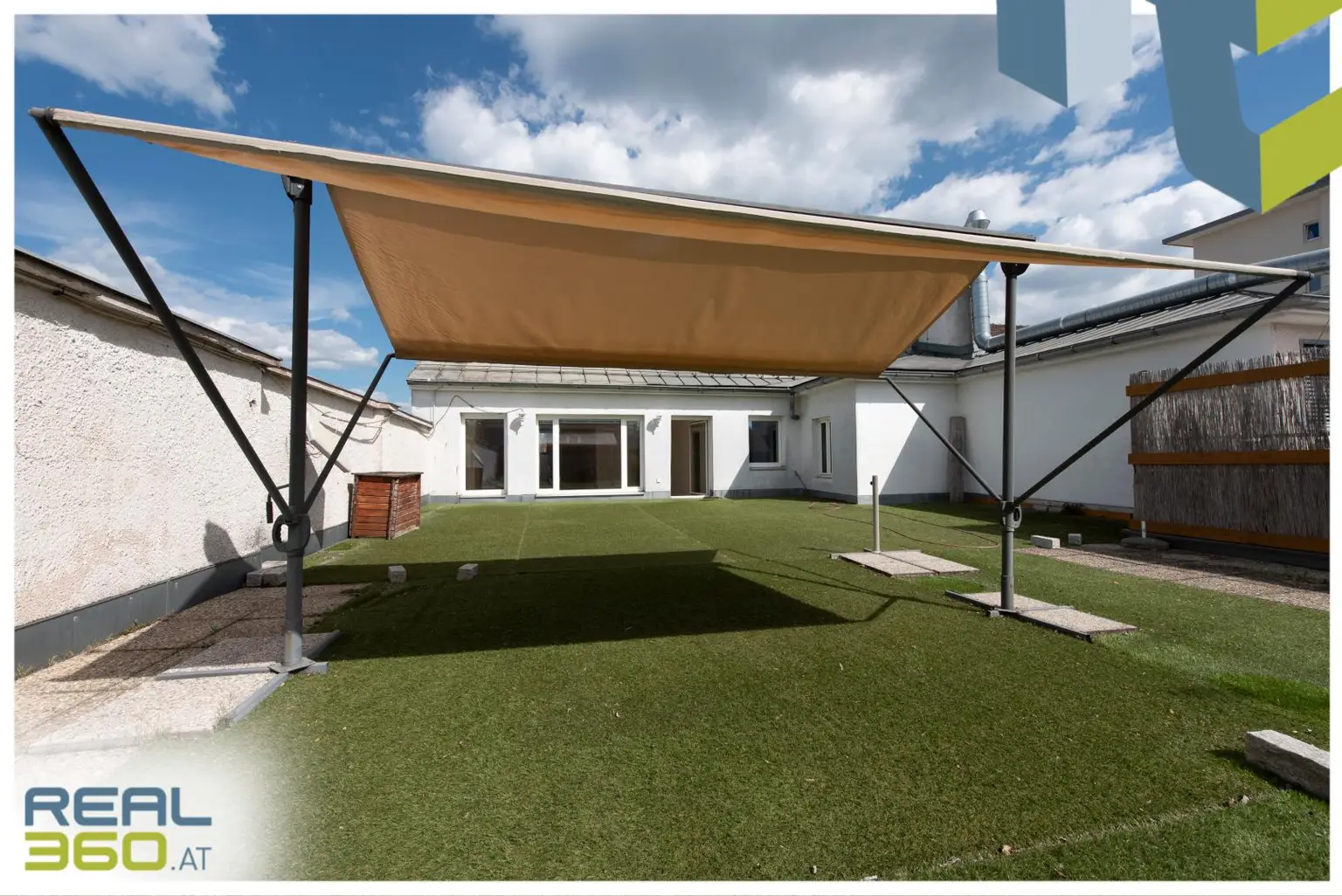 Schattenspender auf der Dachterrasse