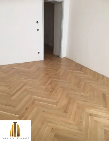 Helle Garconniere mit 2 Zimmer im 2. Lifstock