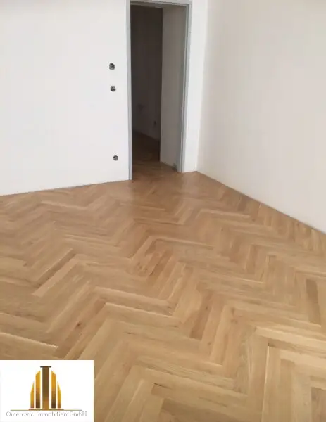 Helle Garconniere mit 2 Zimmer im 2. Lifstock