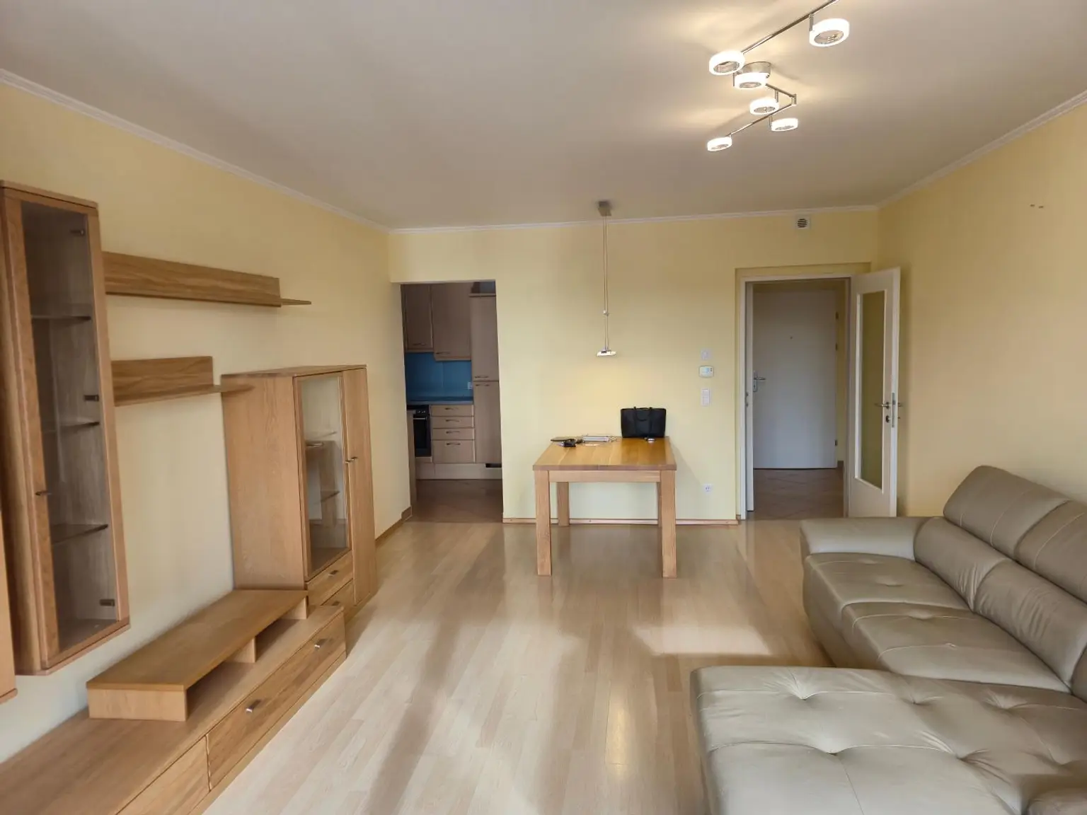 Wohnzimmer mit Essbereich