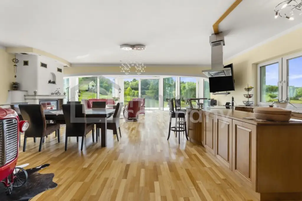 Modernes Wohnparadies in Alleinlage mit Gästehaus, Halle, Weinkeller & mehr – ca. 62.000 m² Grundstück - davon ca. 10.000 m² Bauland!!
