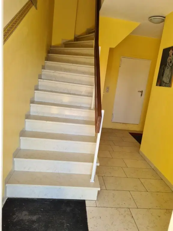 Treppenhaus Eingangsbereich links
