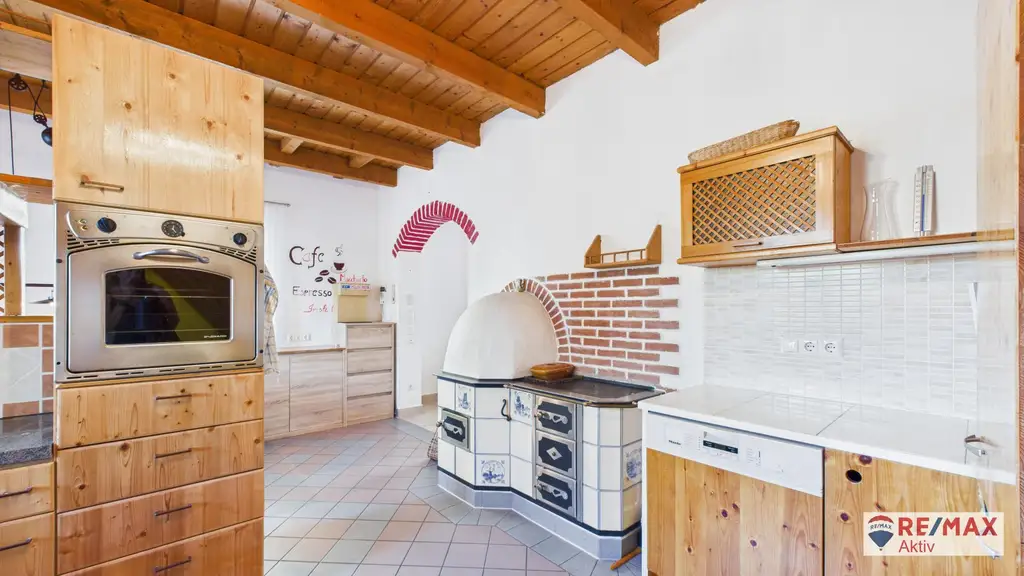 Rustikaler Charme trifft moderne Technik – Einfamilienhaus mit Galerie in Toplage Strasshof