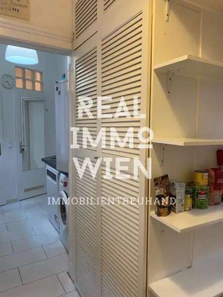Hervorragende Anlage 5 Zimmer WG mit Stil im Gründerzeithaus