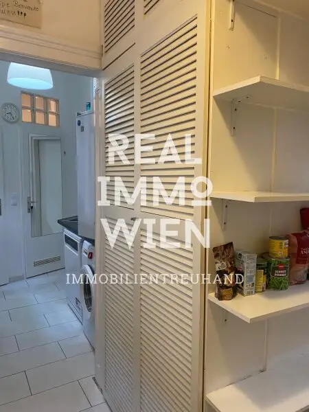 Hervorragende Anlage 5 Zimmer WG mit Stil im Gründerzeithaus