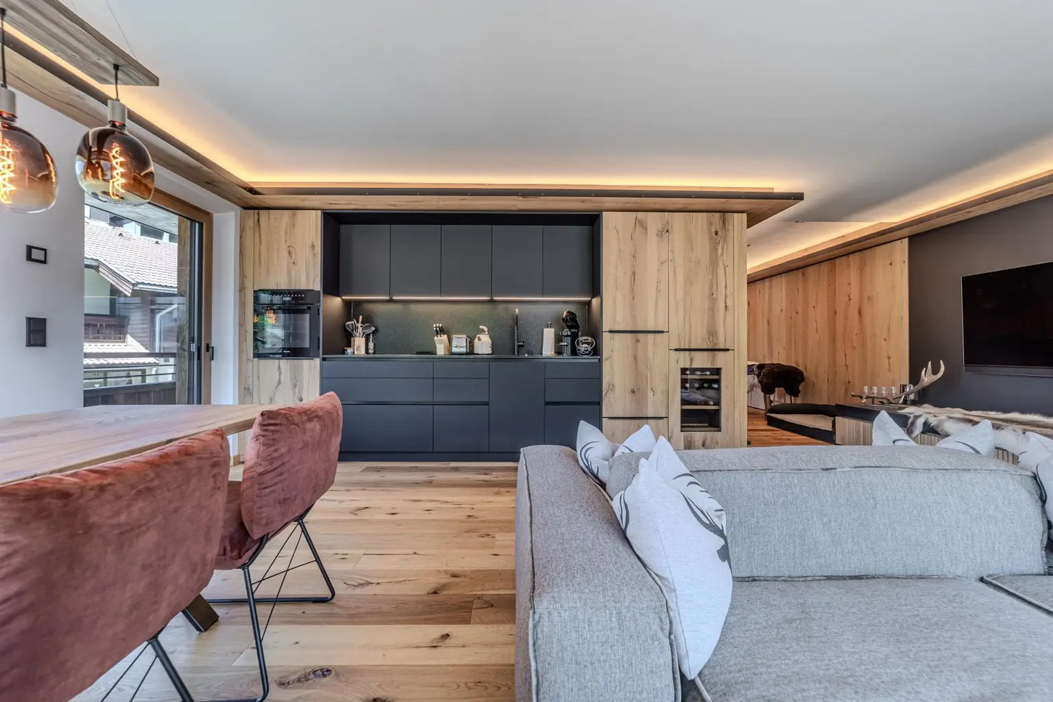 offenes Wohnen/Essen/Kochen mit Kamin
