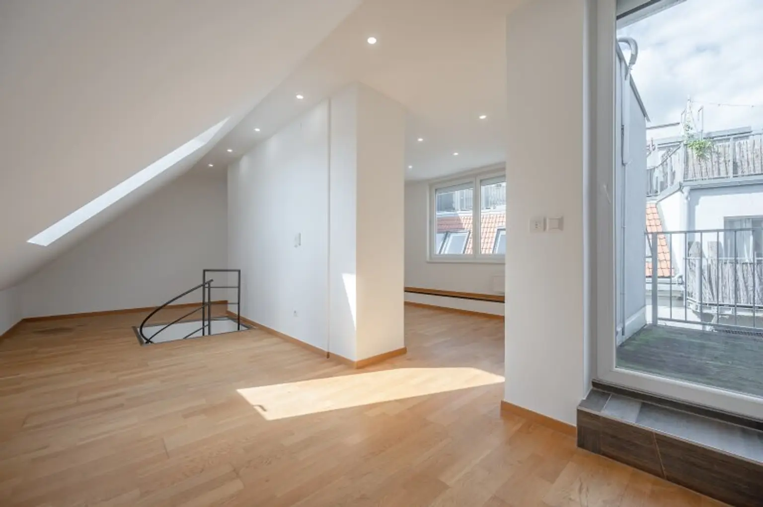 ++NEU++ Stylische Maisonette im Dachgeschoss – 3 Zimmer mit Sonnenterrasse