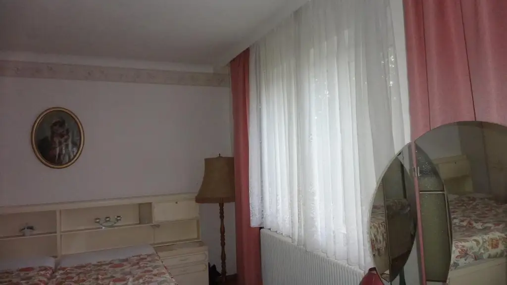 Einfamilienhaus mit Garten und Halle!
