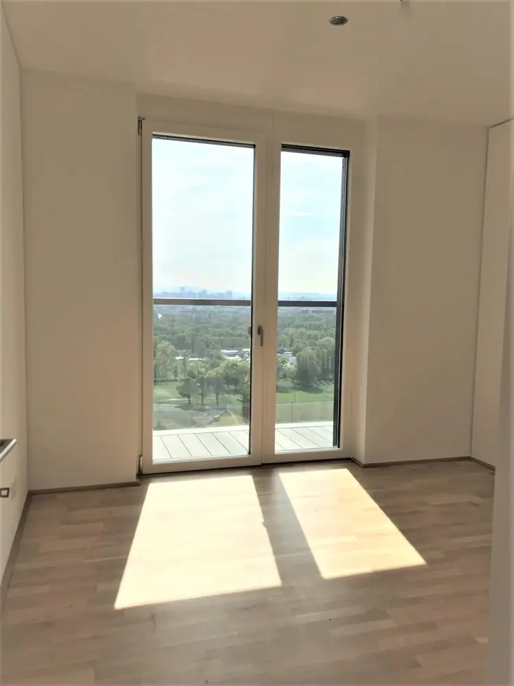 Top 358 -3 Zimmer ERSTBEZUG mit Freiflächen/CITY FERNBLICK - mit Fitness-Club im Haus!