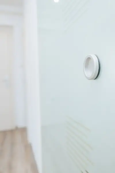 HIGHLIGHT I 4. STOCK MIT LIFT I RENOVIERT I MODERNE DUSCHE I TOP-AUSGESTATTETE KÜCHE I ZENTRAL & NÄHE BAHNHOF I HAUSTIERE WILLKOMMEN I STILVOLLES WOHNEN I DURCHDACHTER GRUNDRISS I PROJEKT WOHNEN