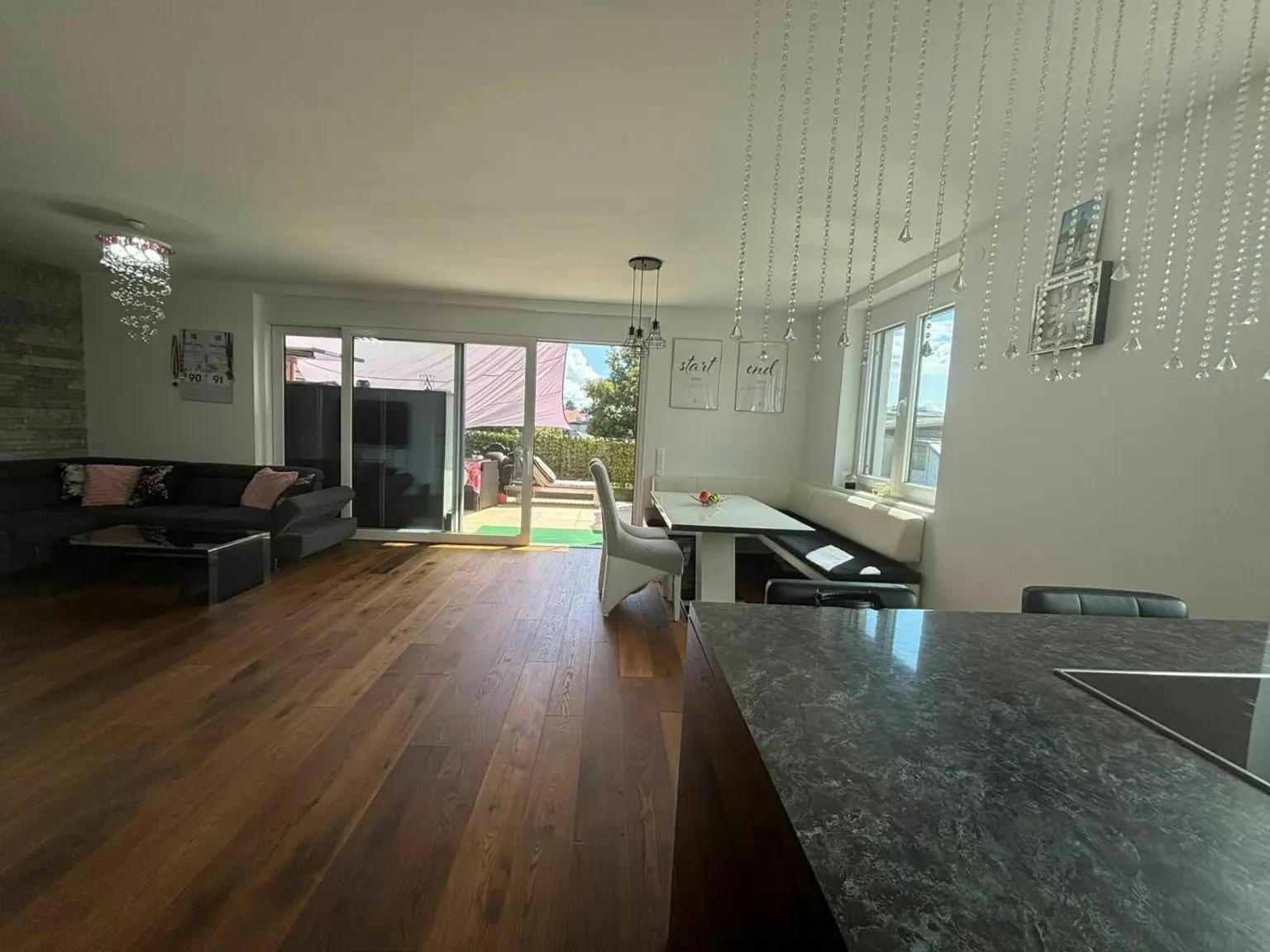 Moderne Maisonettewohnung mit großzügiger Terrasse und Balkon