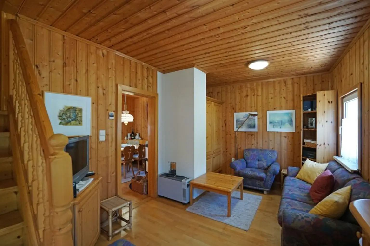 Reizvolles Holzhaus (gedämmt, verputzt) in ruhiger, naturnaher Lage - Neubaupotenzial!