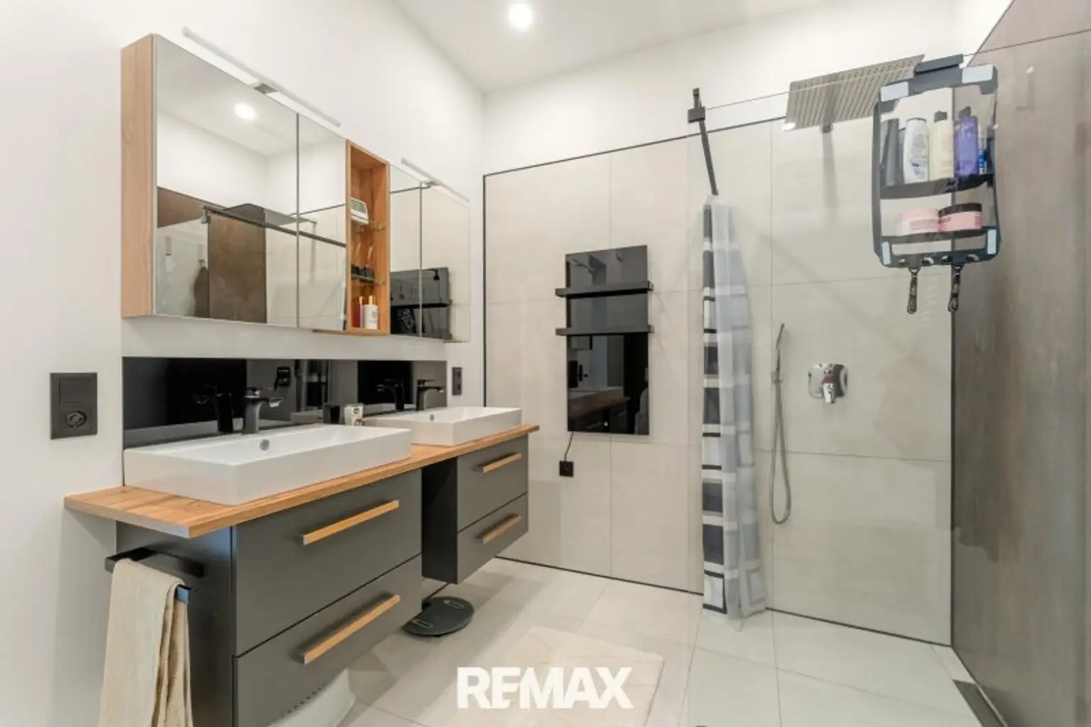 Badezimmer (2) EG