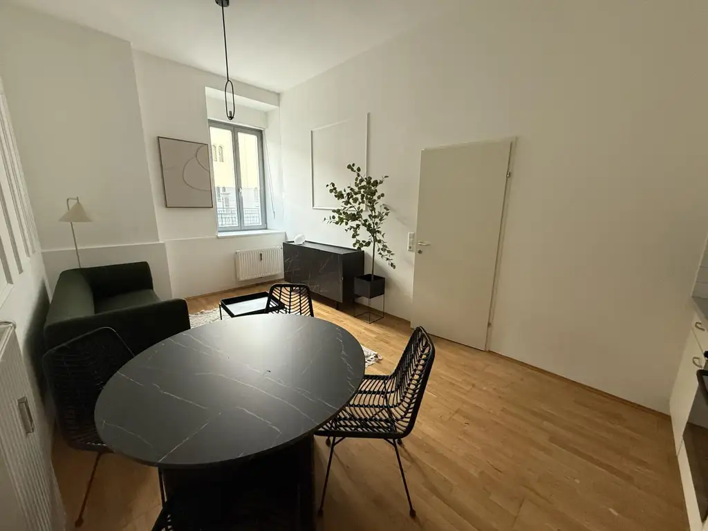 + Grazer Juwel + Helle möblierte 2-Zimmer Wohnung mit Altbau-Charme und durchdachter Raumaufteilung!