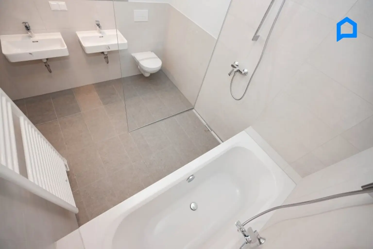 ERSTBEZUG, JETZT einziehen! Kernsanierter Albau mit modernster Ausstattung ab 41 m² -148m² Wohnfläche, 2-4 Zimmer plus Nebenräume, Etagen- und DG Wohnungen, Kurzzeitvermietung möglich !