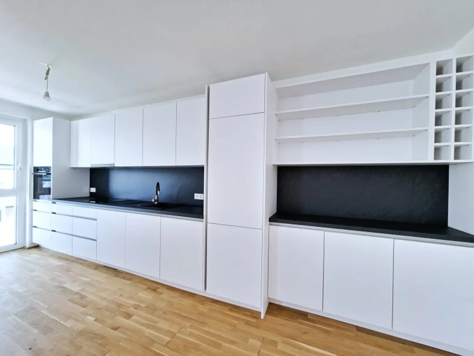 Großzügige 2 Zimmerdachgeschosswohnung + Terrasse in absoluter Ruhelage! Tolle Lage - U1 Kagranerplatz! Nähe Alte Donau&Donauzentrum!
