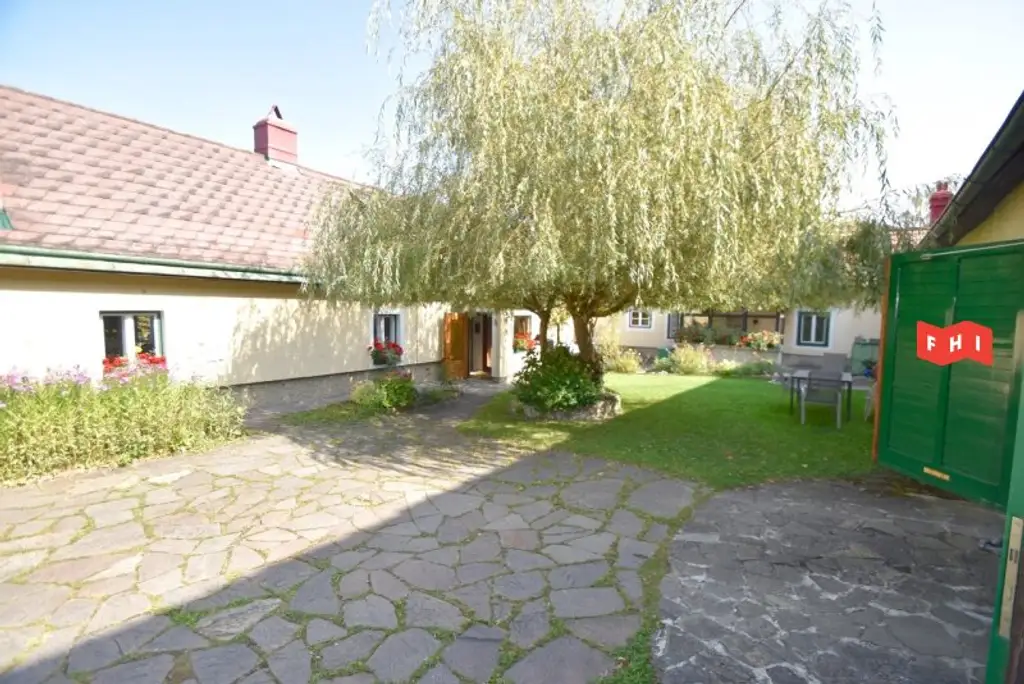 Bauernhausidylle im Wienerwald nahe dem Naturpark Föhrenberge