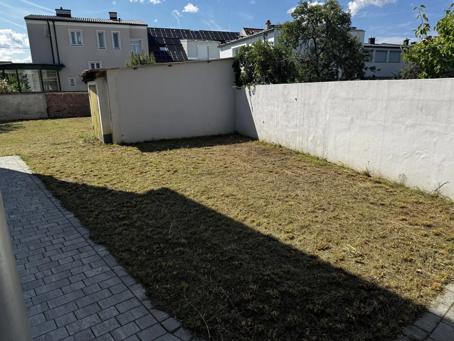 Perfektes Anlageobjekt mit 4 Wohneinheiten + 370 m² Garten in Wr. Neustadt! ausgezeichnete Vermietbarkeit!