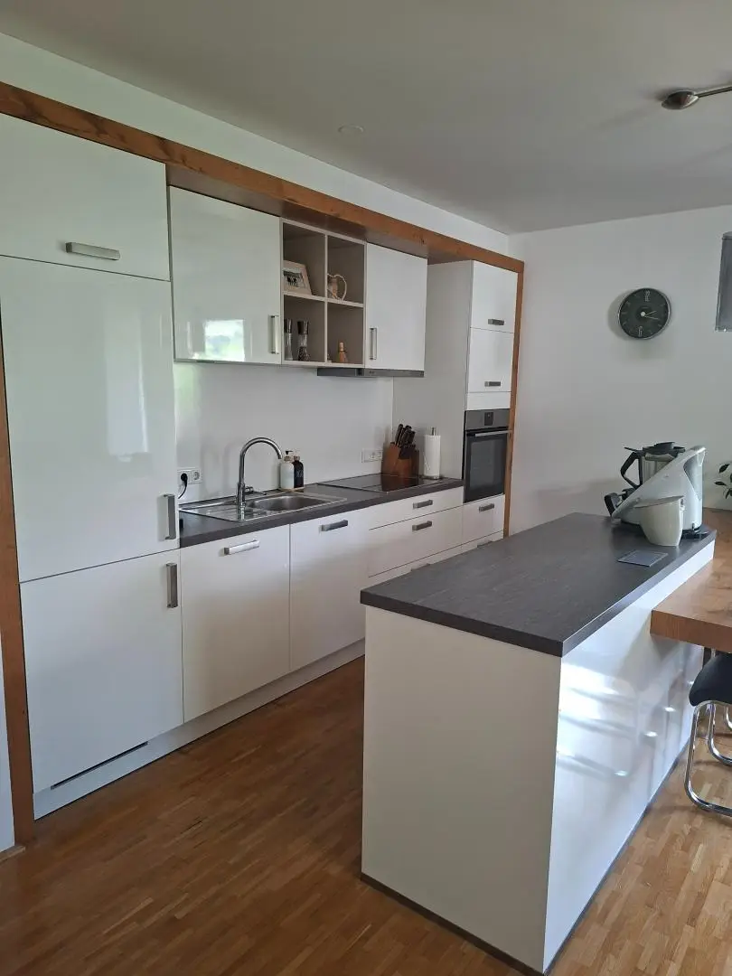 Top moderne Neubauwohnung mit Balkon
