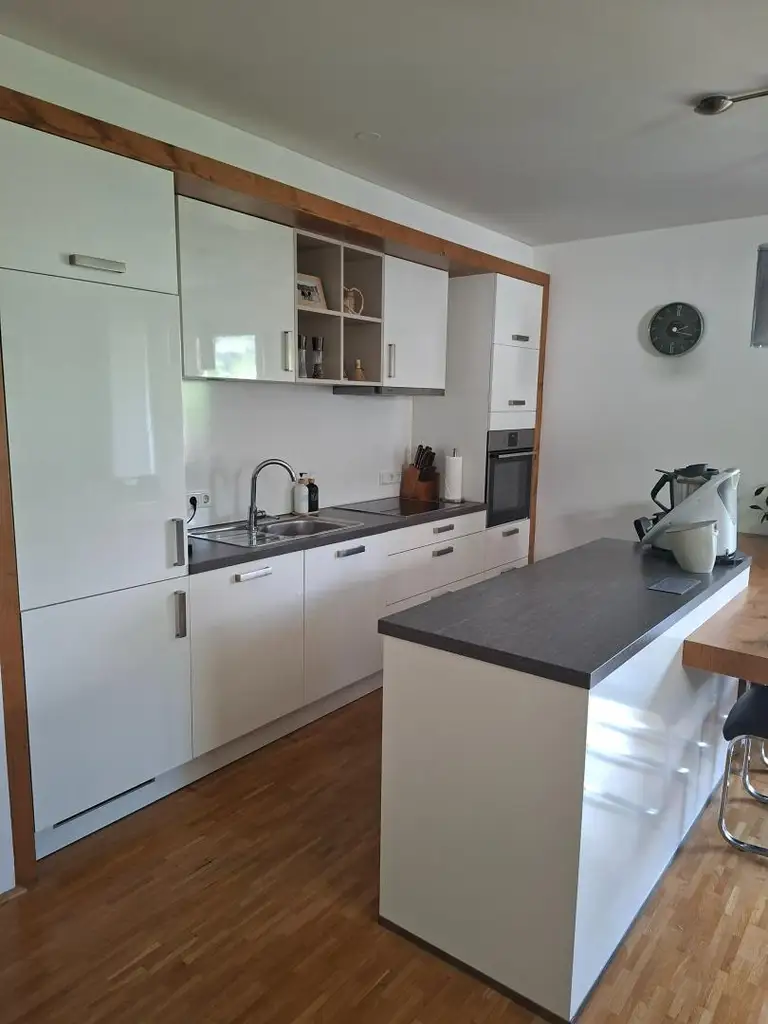 Top moderne Neubauwohnung mit Balkon