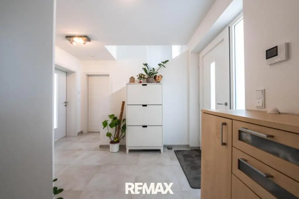 Modernes Niedrigenergie-Einfamilienhaus mit Garten und sonniger Terrasse – ideal für Familien!