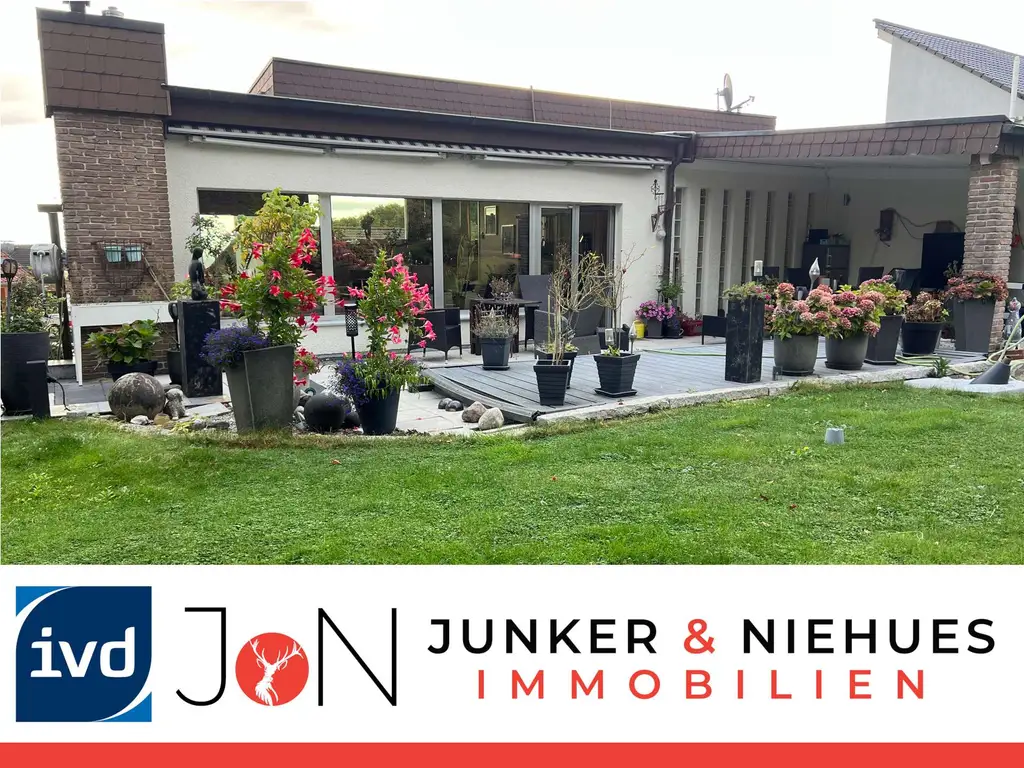 Besondere Architektur, viel Platz & Gartenidylle – Ihr neues Zuhause in Oerlinghausen