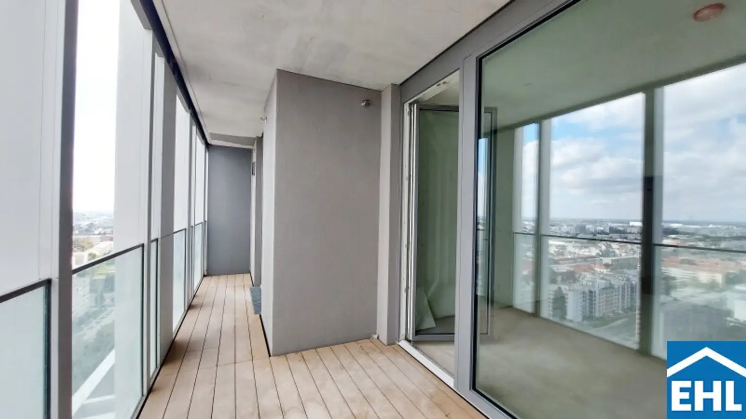 Erstbezug im VIENNA TWENTYTWO bei der U1 *Rooftop-Pool inklusive*