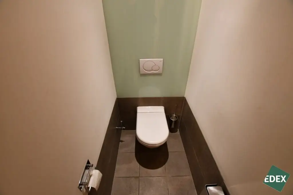 Große Geschäftsfläche mit Seminarraum in Nußdorf