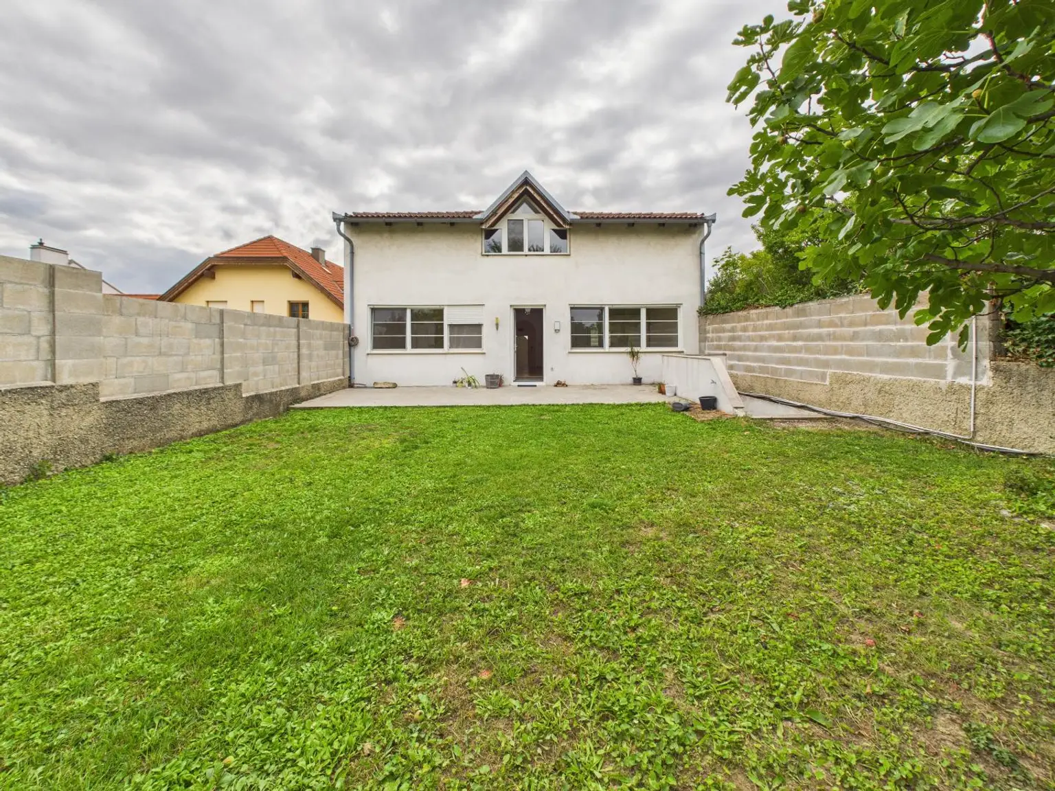 Großzügiges Wohnhaus oder Anlageobjekt