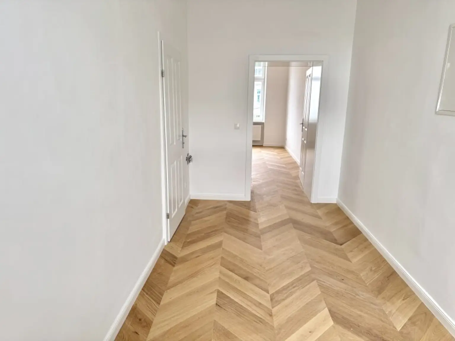 Citynah & modern: sanierte & helle 2-Zimmer-Wohnung in Bestlage zur Mariahilfer Straße
