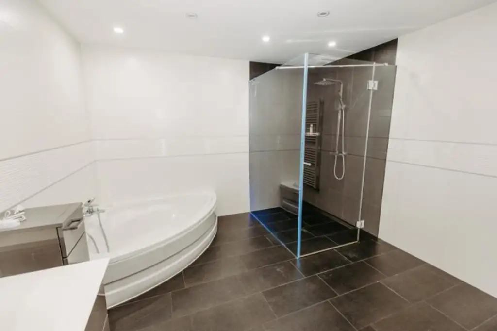 Verträumtes Bauernhaus neu adaptiert (2013) mit Toreinfahrt, Pool, Stadel und Schuppen