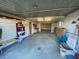Garage mit Zugang zum Hobbyraum & Keller