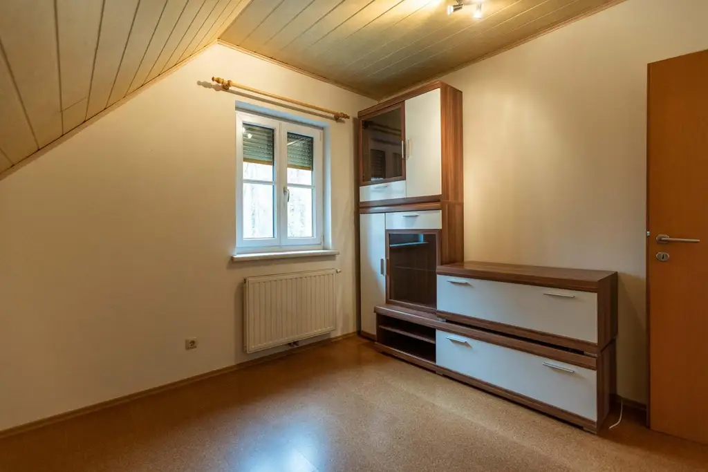 Wunderschönes Haus mit großer Hobbywerkstatt und großem Hofplatz - Ruhelage!