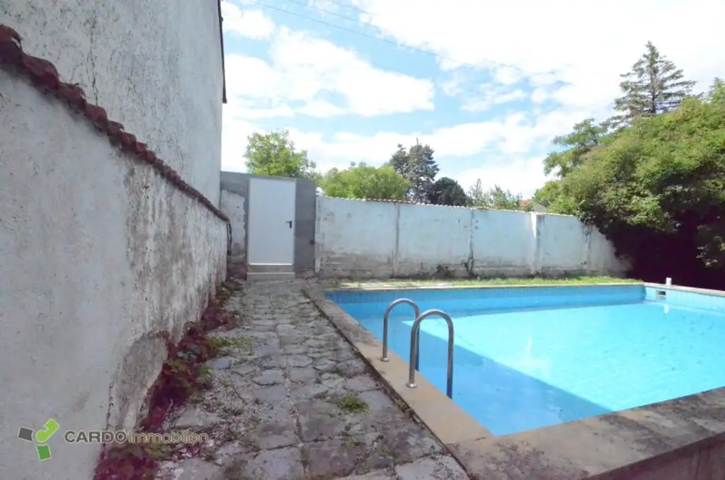 Frisch sanierte Stockhaus mit Pool in Grünlage, ruhigen Nebenstraße