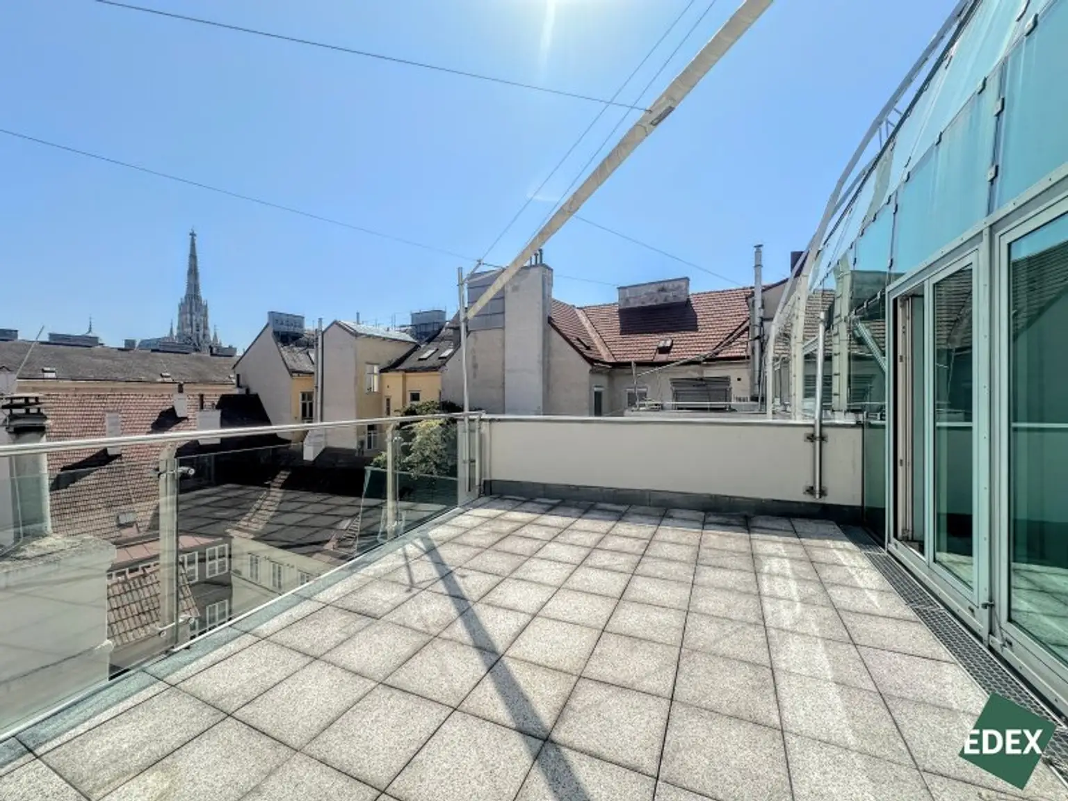 Exklusive Innenstadt-Maisonette mit Glasfront, Freiflächen & Stephansdom-Blick