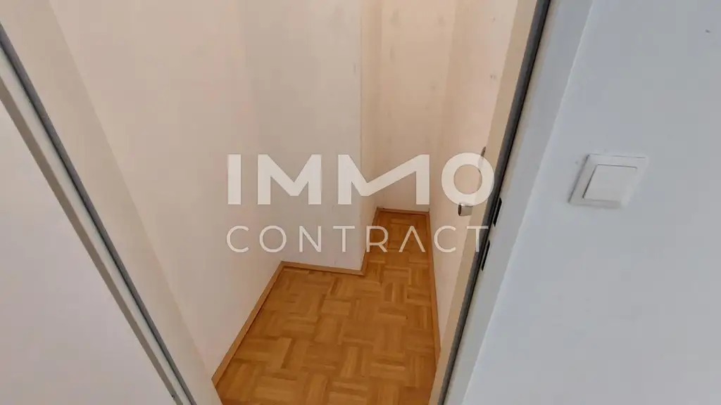 DG Wohnung mit 8m² Loggia mit Grün- und Fernblick in der Martinstraße.