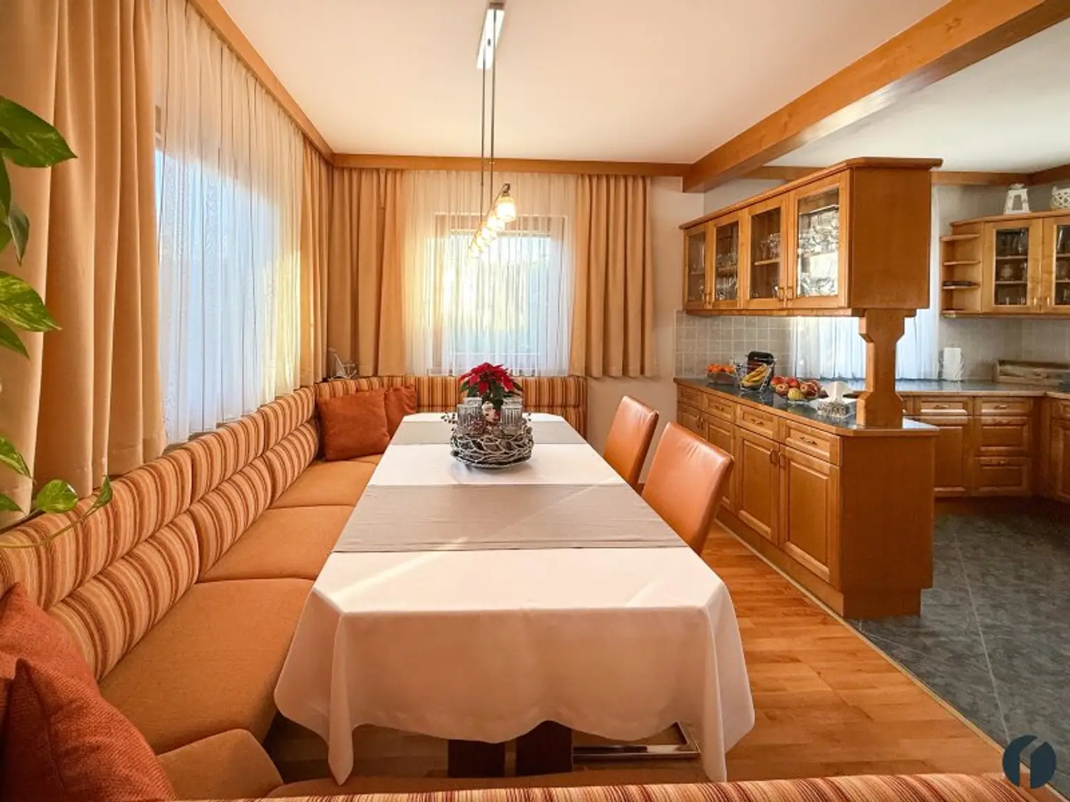 Gepflegtes Einfamilienhaus mit Pool und Wohlfühlgarten in ruhiger Lage von Tulln