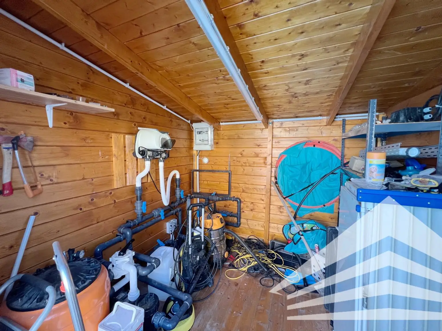 Großzügiges Eckreihenhaus mit Garten & Pool in toller Siedlungslage! 360° Rundgang online!