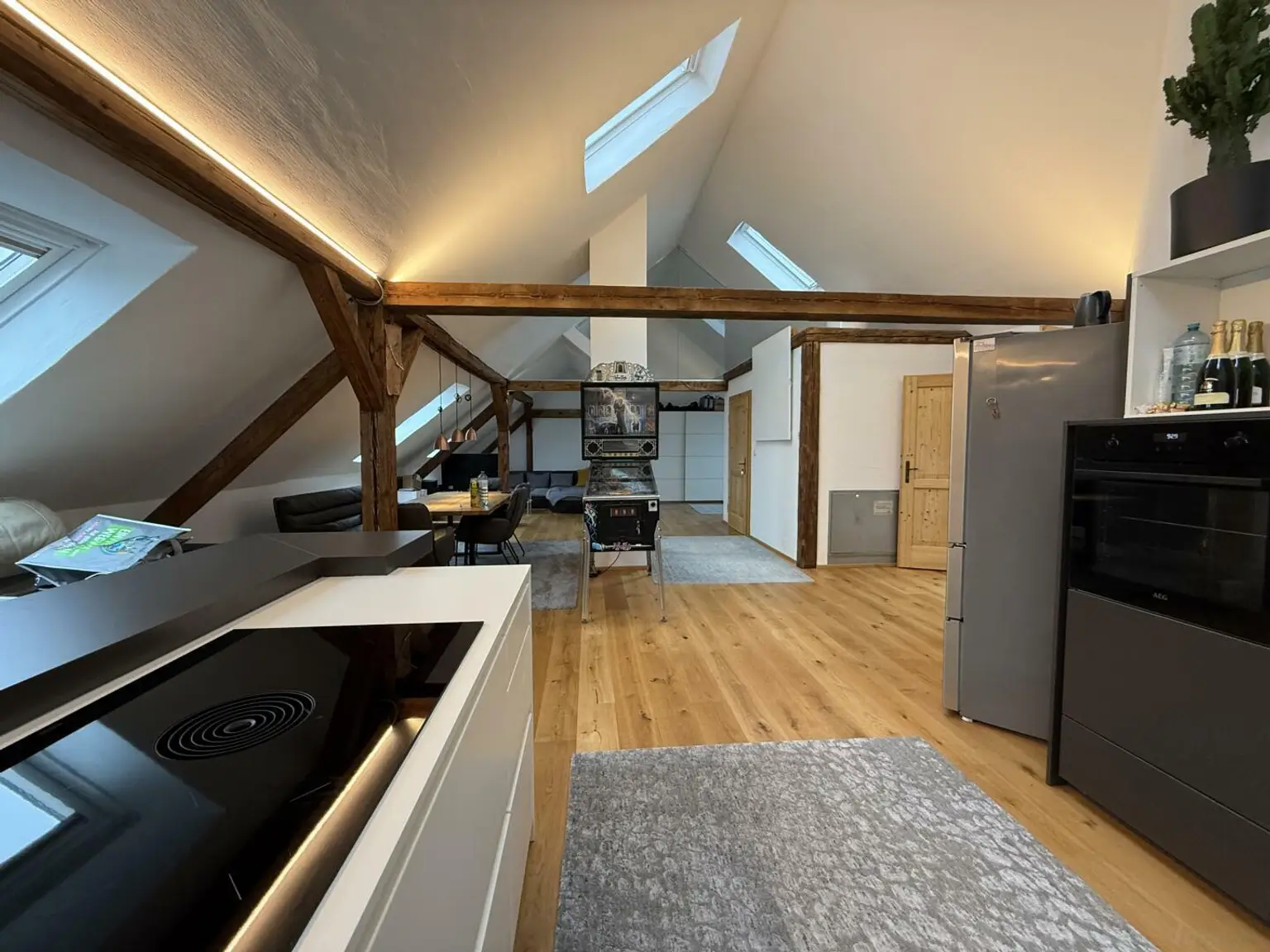 Seltene Gelegenheit! Hochwertige, offen geschnittene Wohnung mit Uhrturm-Blick