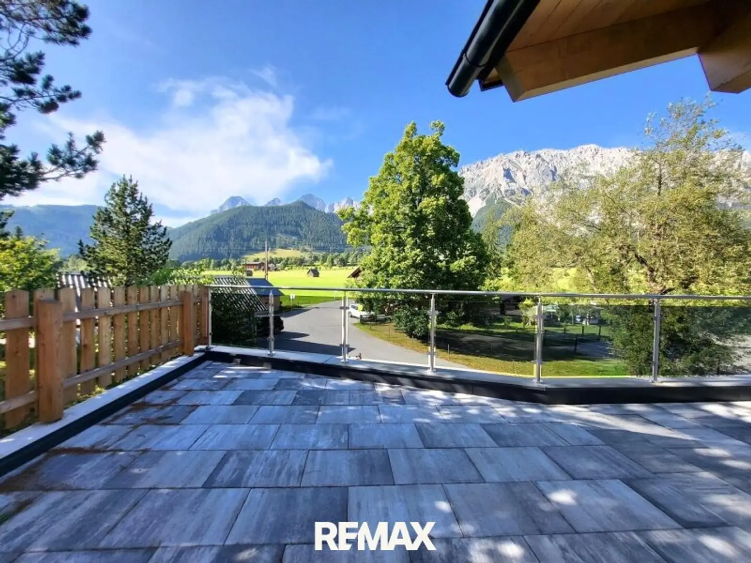 Terrasse Top 1 Blick Dachstein