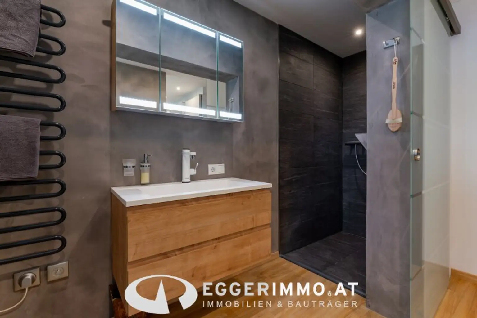 Living and Renting in the Heart of Kaprun – Exclusive Multi-Family House with Separate Apartment